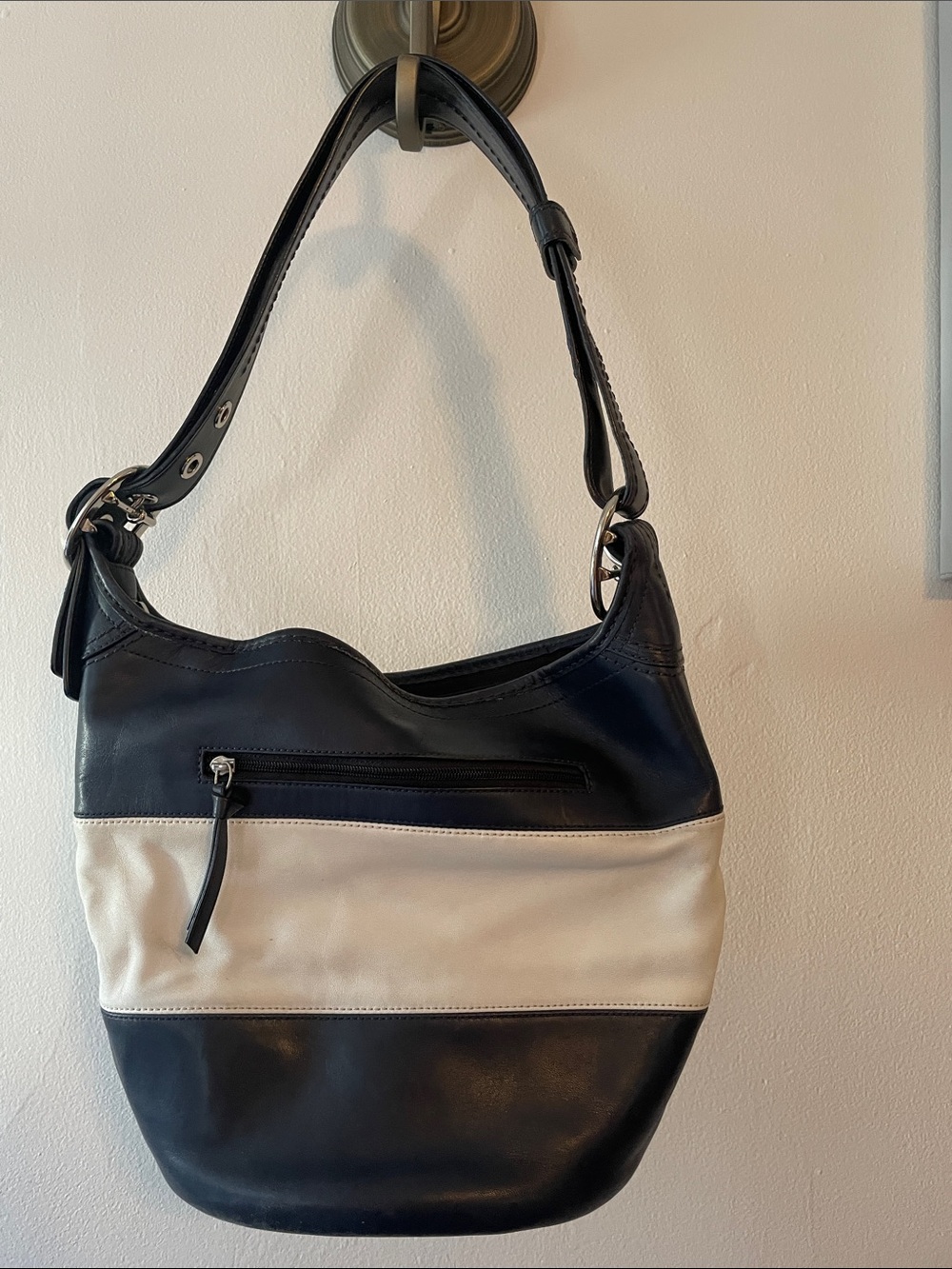 Classic Black and Cream Shoulder Bag - Picture 2 of 4